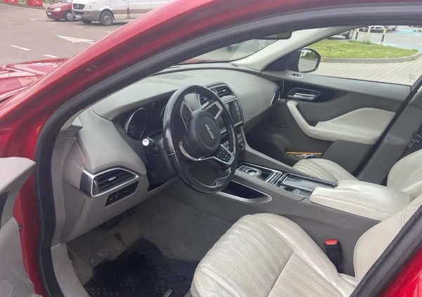 Jaguar F-Pace cena 113900 przebieg: 198000, rok produkcji 2018 z Tczew małe 106